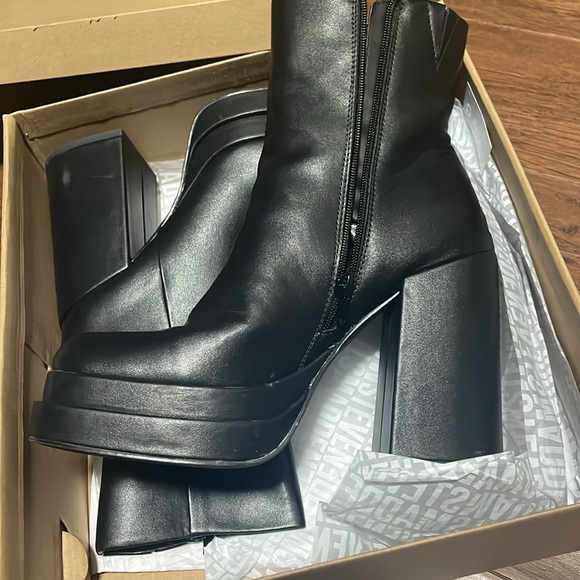 Black Steve Madden platform boots - Picture 3 of 7